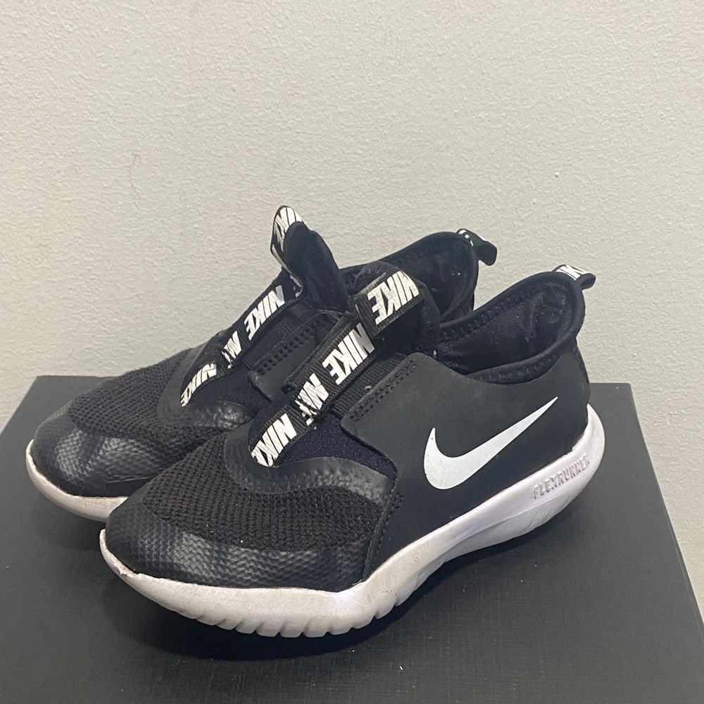 Nike Flex Toddler Boy’s Black and White Runner Shoes Size 12.5C